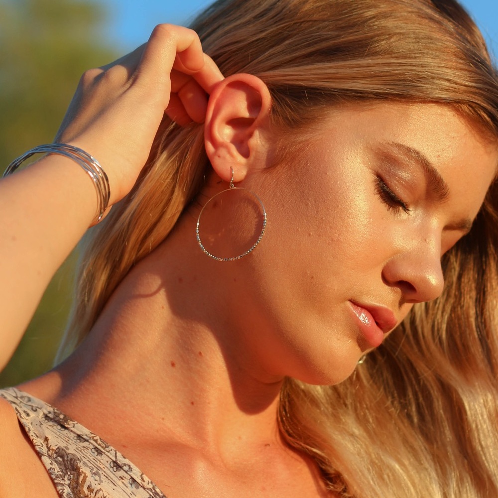 ‼️PRICE DROP‼️ONLY $8 TODAY✨BRAND NEW✨Silver metallic✨beaded hoop earrings✨